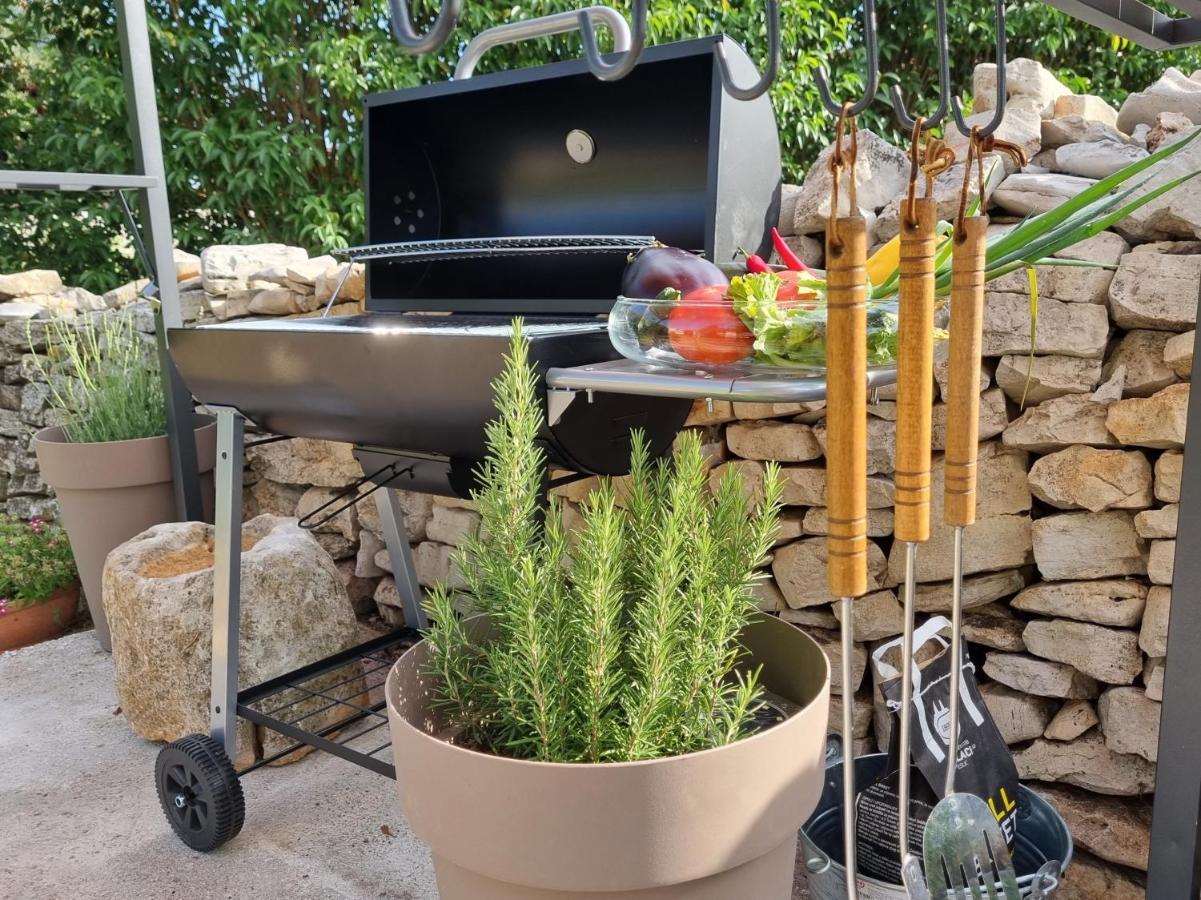 Stonehouse Ana With Jacuzzi Rovinj-Krmed Villa Exterior photo