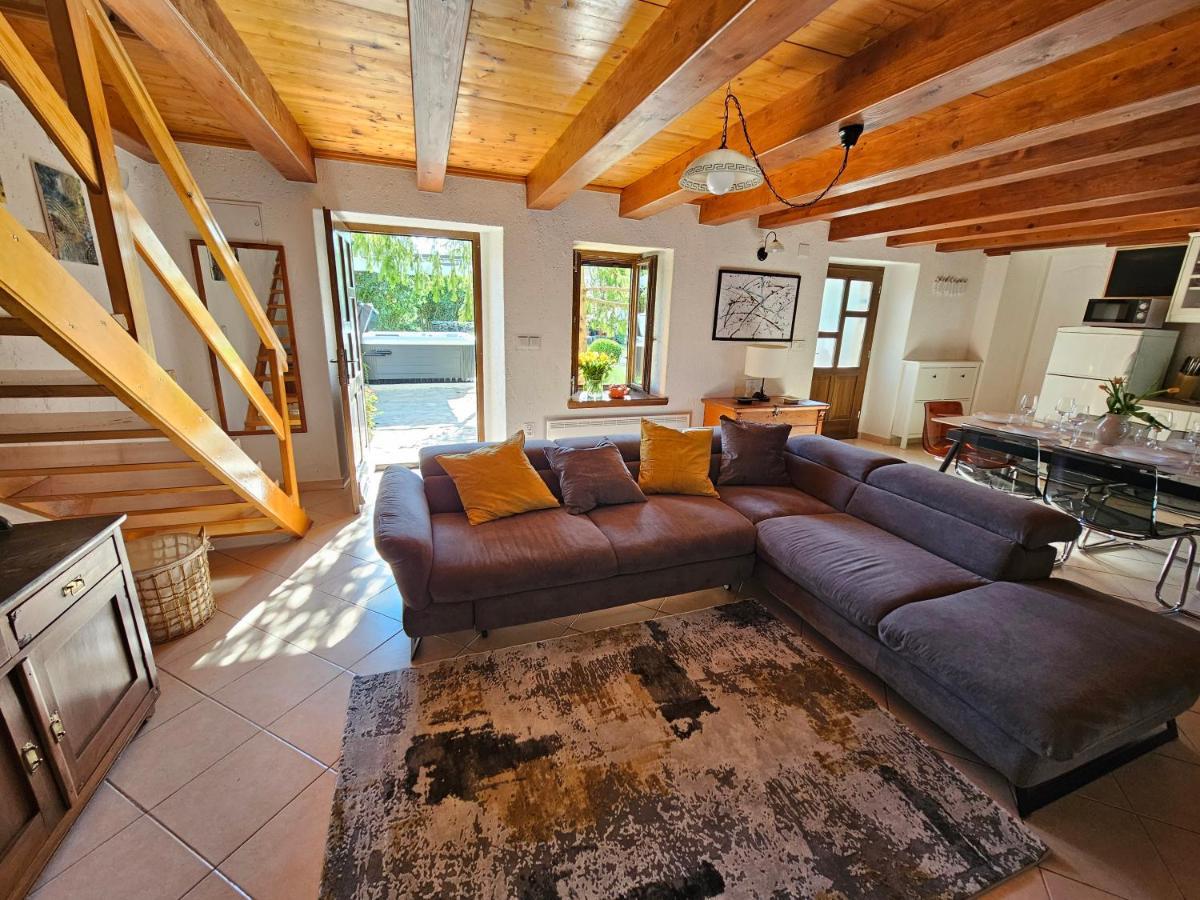 Stonehouse Ana With Jacuzzi Rovinj-Krmed Villa Exterior photo