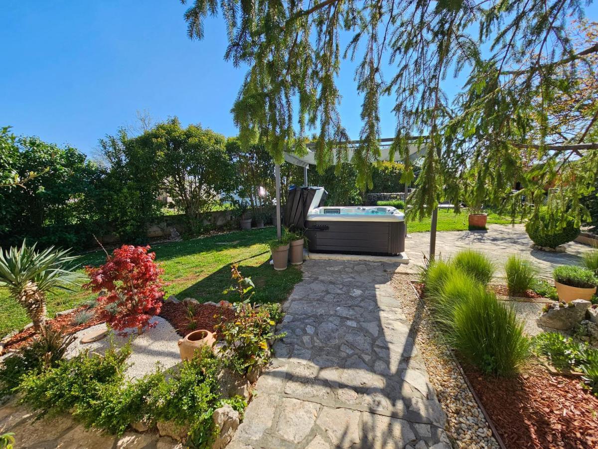 Stonehouse Ana With Jacuzzi Rovinj-Krmed Villa Exterior photo