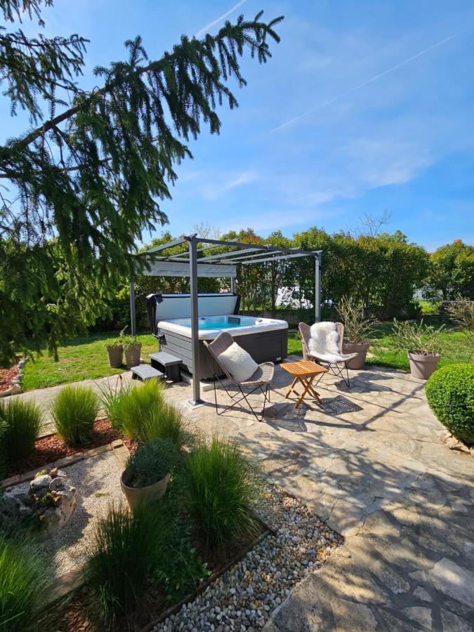 Stonehouse Ana With Jacuzzi Rovinj-Krmed Villa Exterior photo